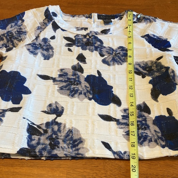 Gracia Womens Size S Blue White Floral Cropped Boxy Short Sleeve Zipper Blouse - Picture 11 of 12
